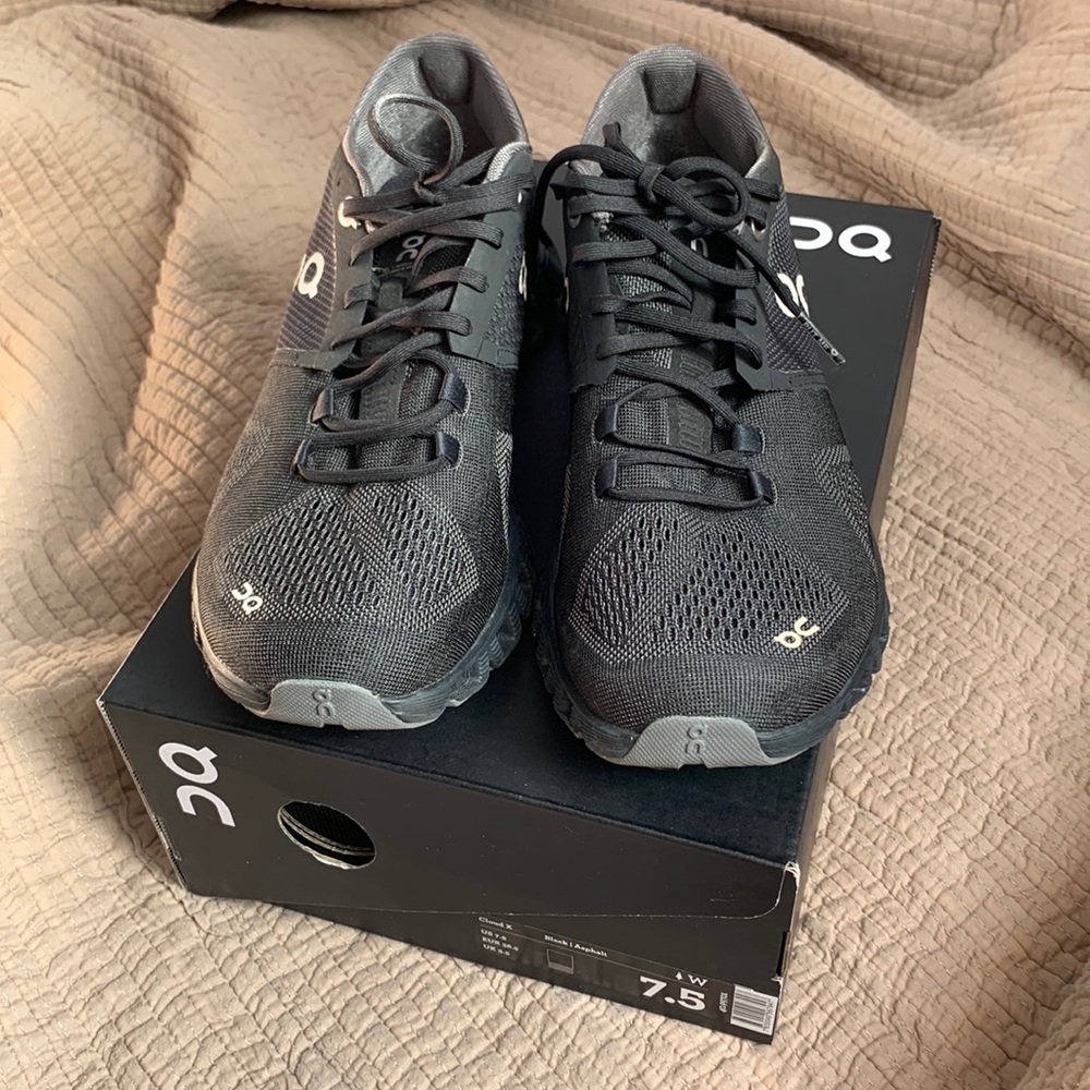 OnCloud Cloud X Black I Asphalt colors, size 7.5 women’s Like New!